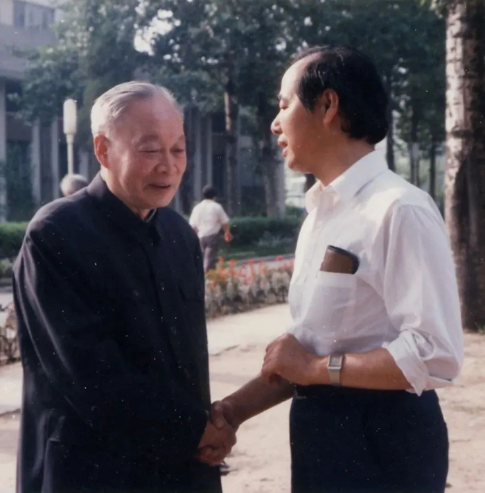 钱三强与李政道｜李政道图书馆馆藏
