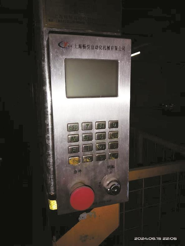             机械车库升降操作面板连电都未通          
