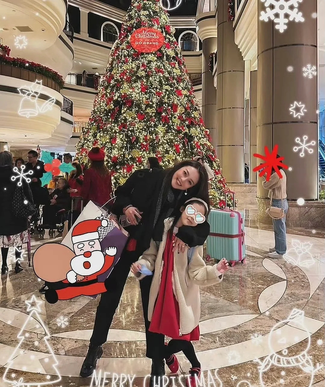 周渝民老婆晒8岁女儿庆生照,穿着低调气质绝了 网友:幸亏没娶大s