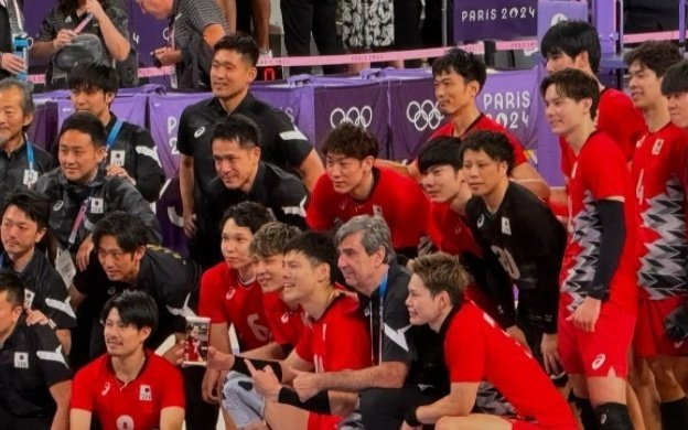 男排1/4决赛,日本男排在2比0,24-21手握3个赛点的情况下