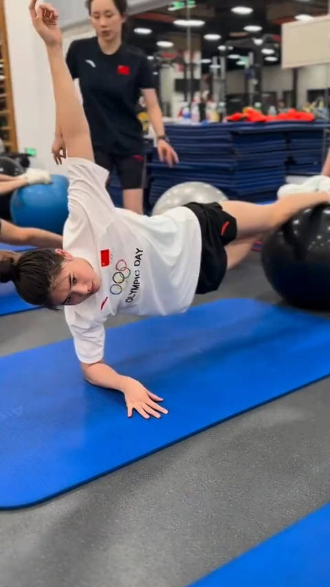 张雨霏日常训练视频 张雨霏 日常训练