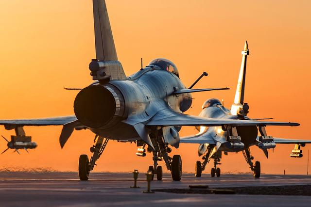 歼-10(j-10)战斗机|歼-10|战斗机|中国航空_新浪新闻