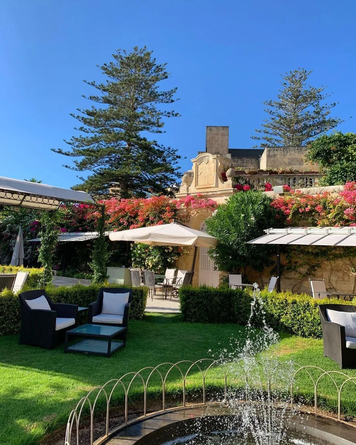 地中海风格的花园,仿佛海边度假的悠闲时光