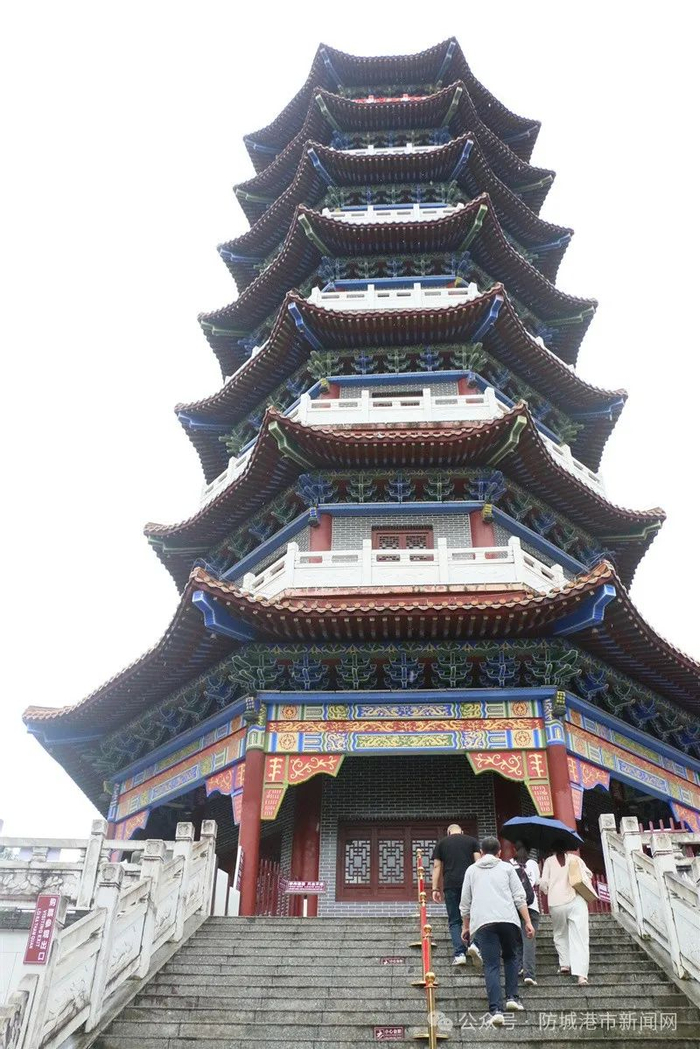 广西东兴边海旅游文化发展有限公司副总经理龚冠介绍,东兴国门景区