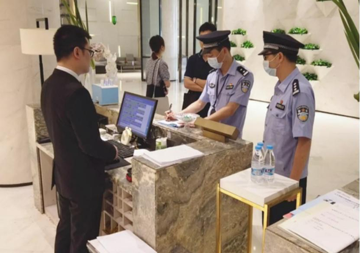 "非夫妻"的男女开房,若只登记1人信息,被警察查房有啥后果?