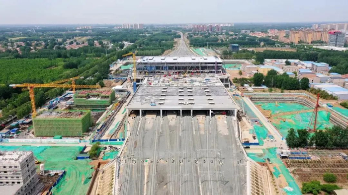 空中俯瞰廊坊北站及周边综合开发建设项目施工现场。