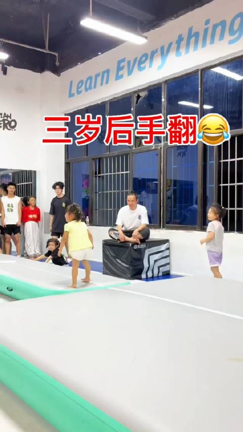 后面几个看着好危险,翻完五个就已经体力不支了,用头硬撑着翻