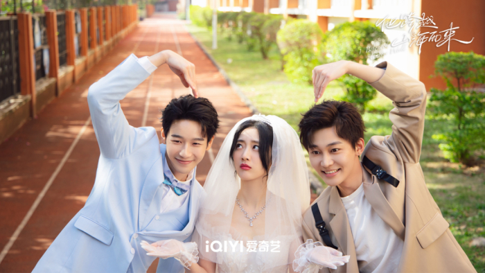 《他跨越山海而来》中的“一家三口”