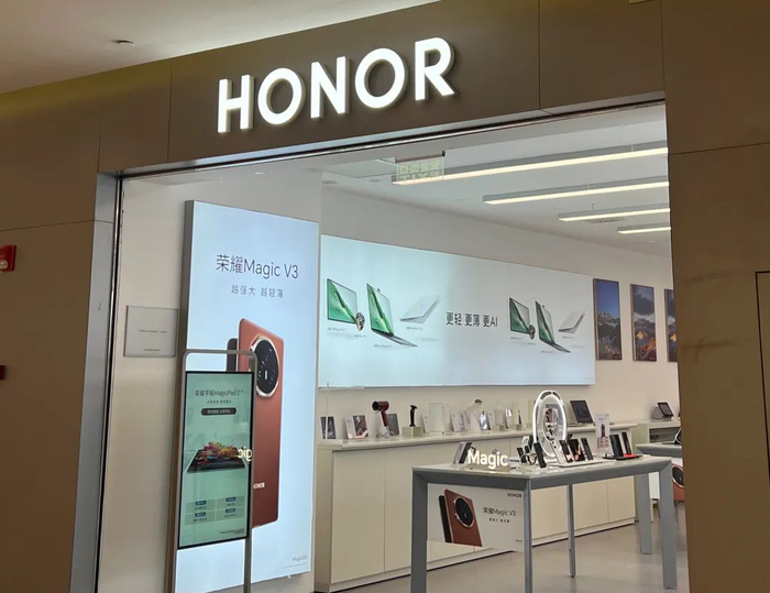 荣耀手机门店 马云飞摄