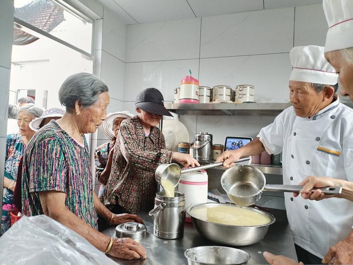 烟台日报〗一碗小米粥破解农村助老难题