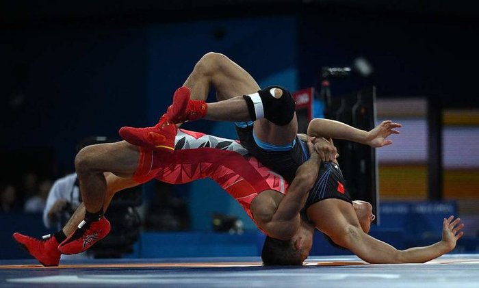 曹利国获得巴黎奥运会男子古典式摔跤60公斤级银牌