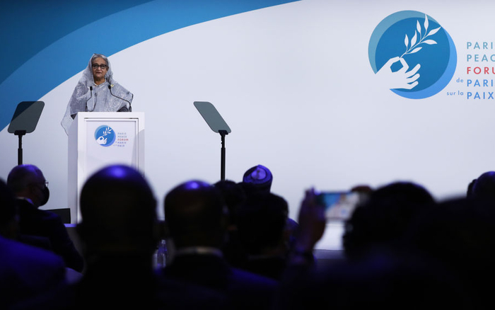 ▲2021年，哈西娜在法国巴黎举行的巴黎和平论坛上致辞。图/新华社