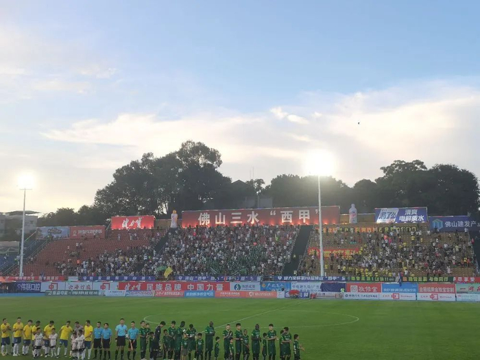 （8月2日，佛山“西甲”首场交叉淘汰赛现场，丁莉摄）
