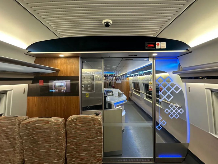 高铁的餐吧没有座位（本报资料图）