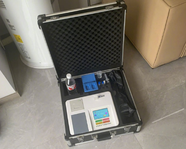 森家环保的加盟商使用的“甲醛检测仪”（央广网发 张胜坡摄）