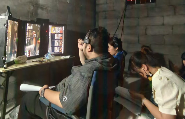 短剧拍摄幕后工作人员；受访者供图