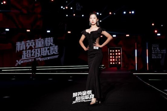 唐均竹小超模荣获2024精英童模超级联赛全球人气季军