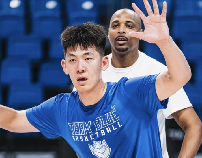 他在内线具有较大的优势,篮下命中率能够达到76%;他比大韩的优势之一