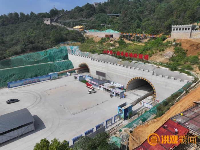 6月，南昌西二绕梅岭隧道双线顺利贯通。