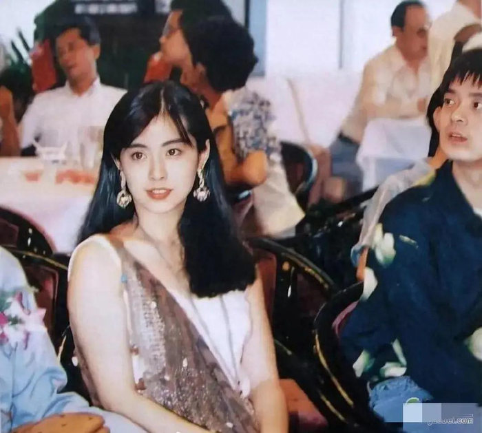 李嘉欣和王祖贤同框,总被压一头,脸型是硬伤,未入第一美女行列