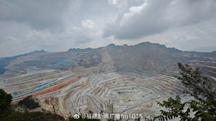 的"高质量发展调研行"主题采访团走进龙岩市上杭县紫金山国家矿山公园