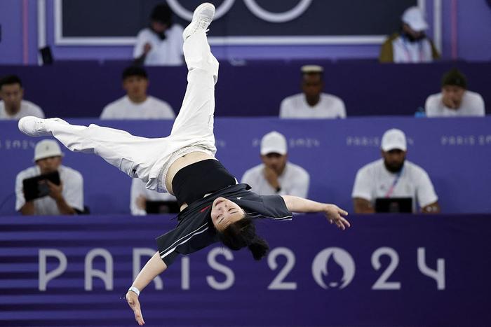 中国霹雳舞首枚奥运奖牌！刘清漪夺得女子霹雳舞铜牌 