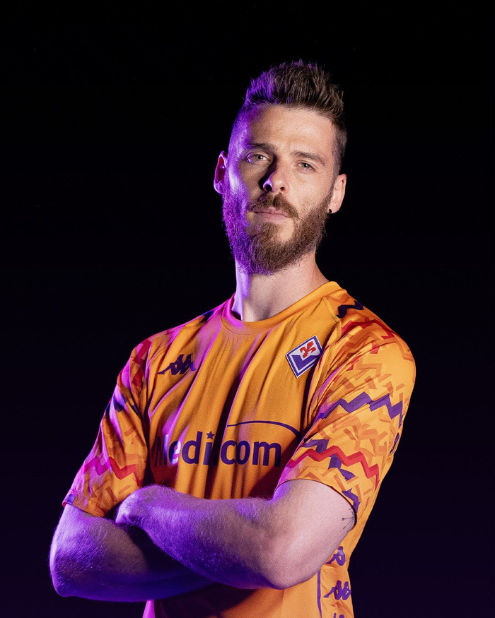 降薪德赫亚在曼联年薪曾超2000万欧,失业1年后年薪税后300万