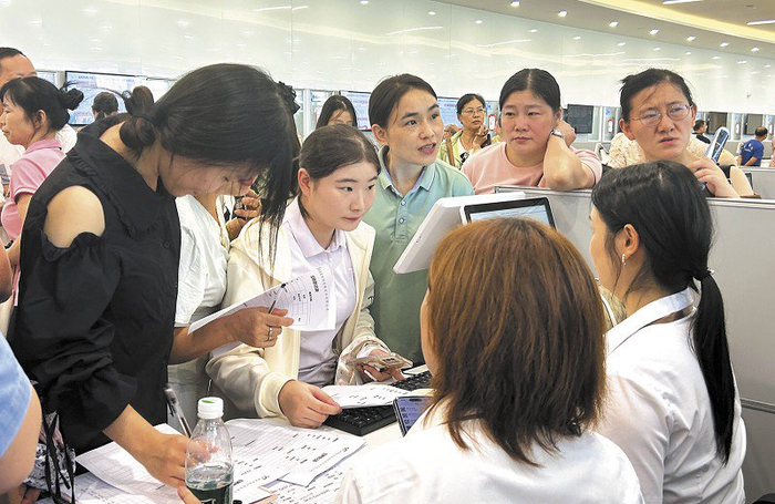 助力"她"就业 我市举办女性专场招聘会|就业|求职者_新浪新闻