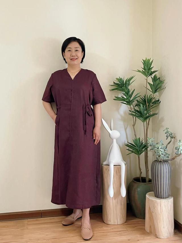 被60岁120斤的北京大妈惊艳:衣不紧,裙不短,发不长,优雅高级