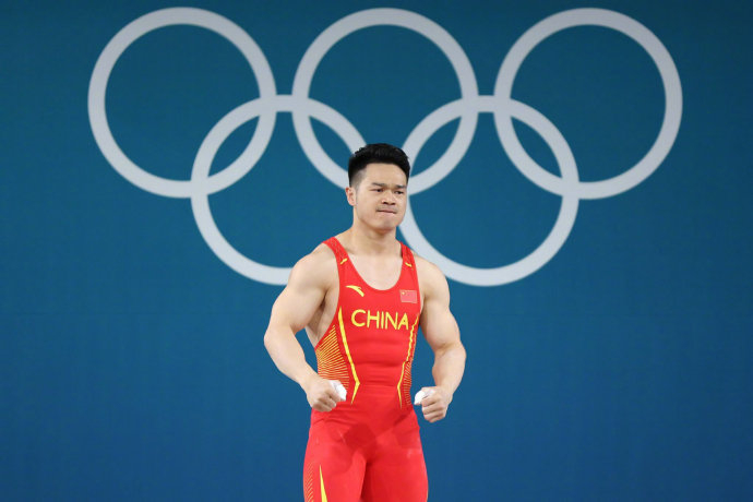 巴黎奥运会举重男子73公斤级比赛,石智勇真的太吸人眼球了!