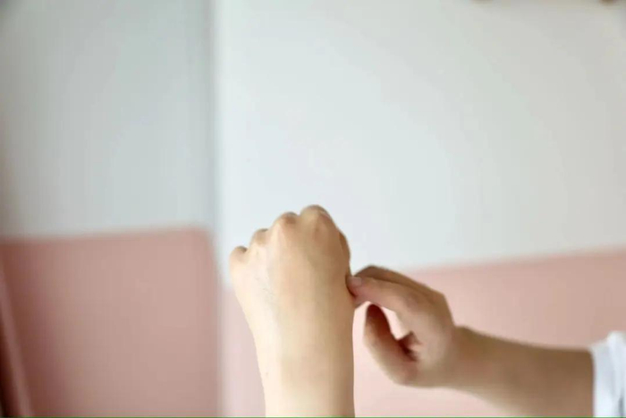 精华霜划线价600元，折后价格359元就能入手~