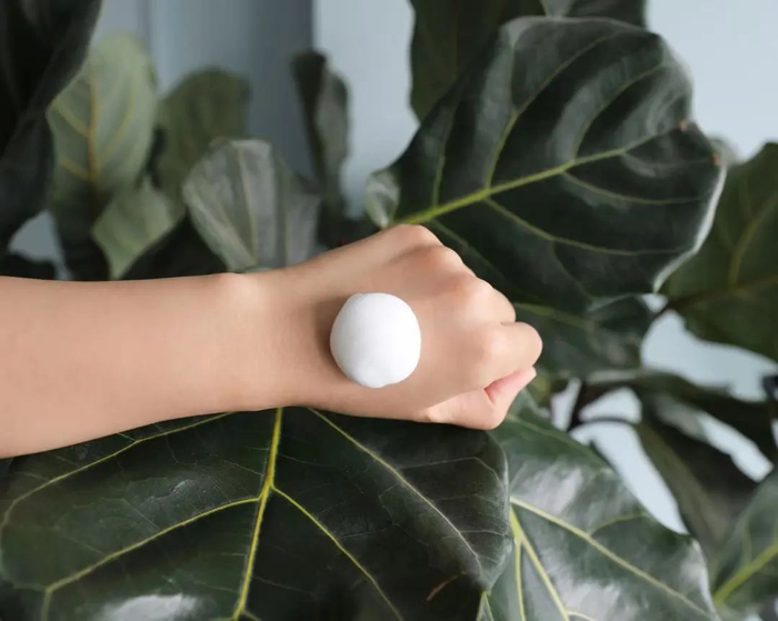 这款主打救急褪红，可以有效缓解过敏或是晒后导致的泛红紧绷，对于极限运动人士来说更是必备，划线价200元，折后只要99元就能入手~下单还赠送洁颜球（活动时间：，活动期间下单即送相关赠品，送完即止）。