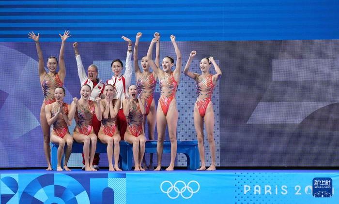 8月7日，中国队在比赛后庆祝夺冠。新华社记者 薛宇舸 摄