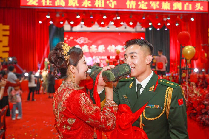 武警青海总队举行首届"爱在高原·情定军旅"集体婚礼|青海省|武警