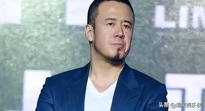 在《中国好声音》节目中,杨坤的行为更是引发广泛的舆论反弹.