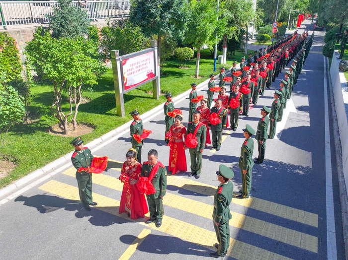 武警青海总队举行首届"爱在高原·情定军旅"集体婚礼|青海省|武警