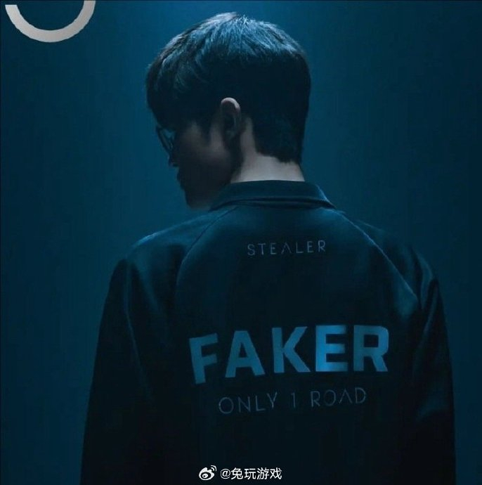 李哥这完美下颌线!faker为韩国眼镜拍摄代言宣传图