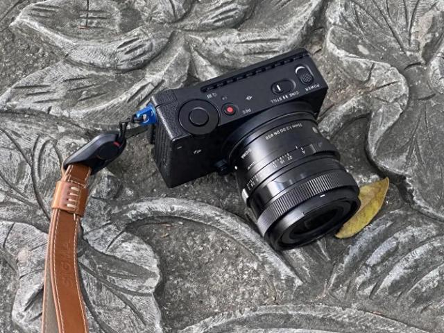 带上最小全画幅微单去拍照，是一种什么体验？-最小全画幅镜头是什么