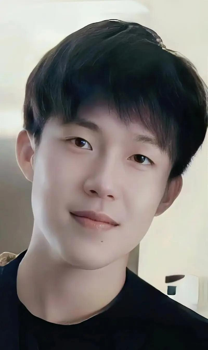 中国男乒四大富二代周启豪恋上陈幸同,梁靖崑与女星离婚又复婚