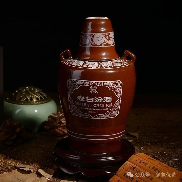 青花系列是汾酒高端形象代表,属于清香型白酒中的头部产品,具有"清,爽