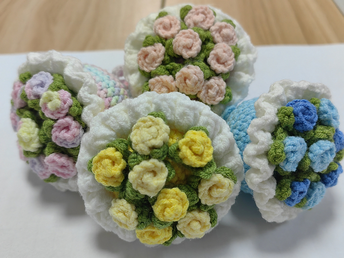 谷里街道周村社区开展"指尖上的艺术"花样毛线编织手工课