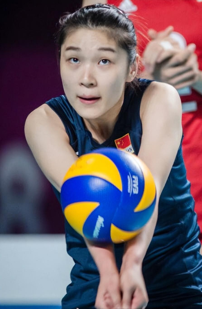 29岁女排王梦洁:场下是女神,1米73,父母都是篮球运动员