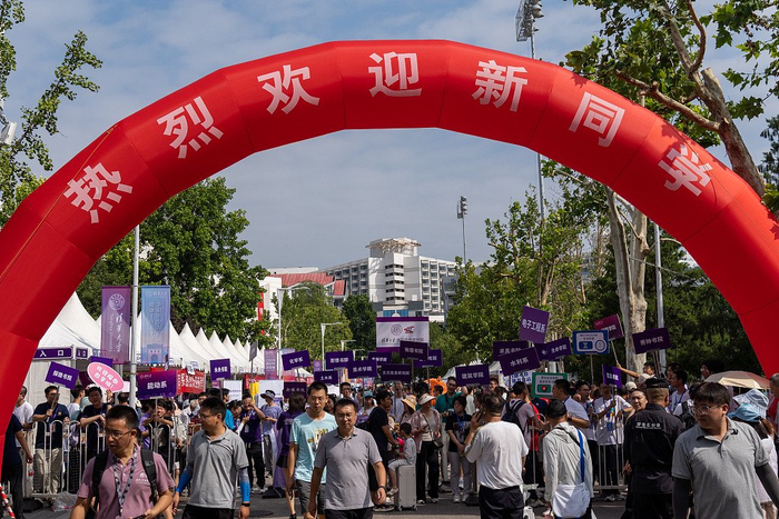 2024年8月14日，北京，清华大学迎来2024级本科新生。视觉中国 图