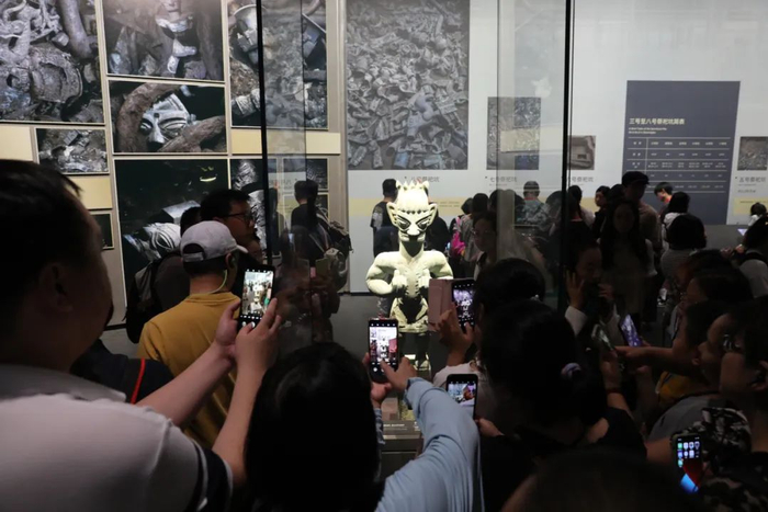 △人气爆棚的三星堆博物馆新馆。图据德阳日报