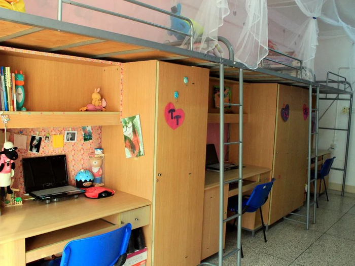 漳州科技职业学院学生公寓四人间,六人间,配备空调,热水器,洗衣机