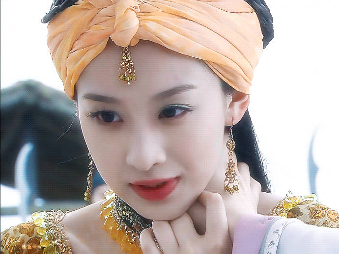 穆婷婷在《孔雀翎》里刘星的造型,真全靠脸撑着,又酷又甜又飒