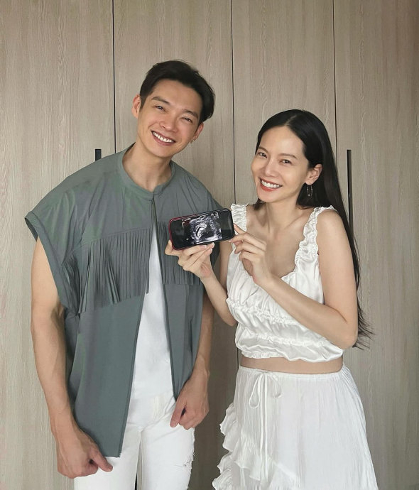 曾之乔辰亦儒恋爱10年,20年1月官宣结婚