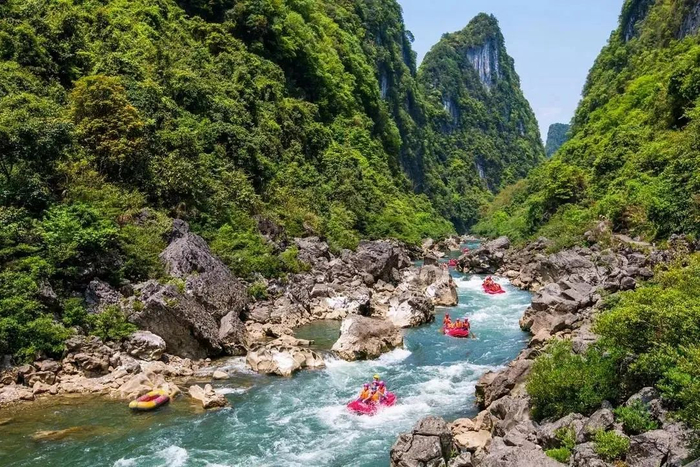桐梓水银河大峡谷漂流水银河大峡谷漂流是水质超好的漂流之一河水清透