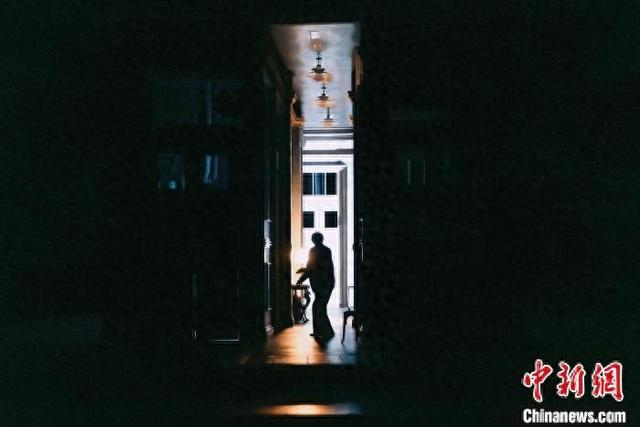 话剧《父亲》剧照。 上海话剧艺术中心供图