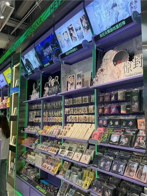 二次元爱好者在商场。来源：界面新闻 摄影：方卓然 